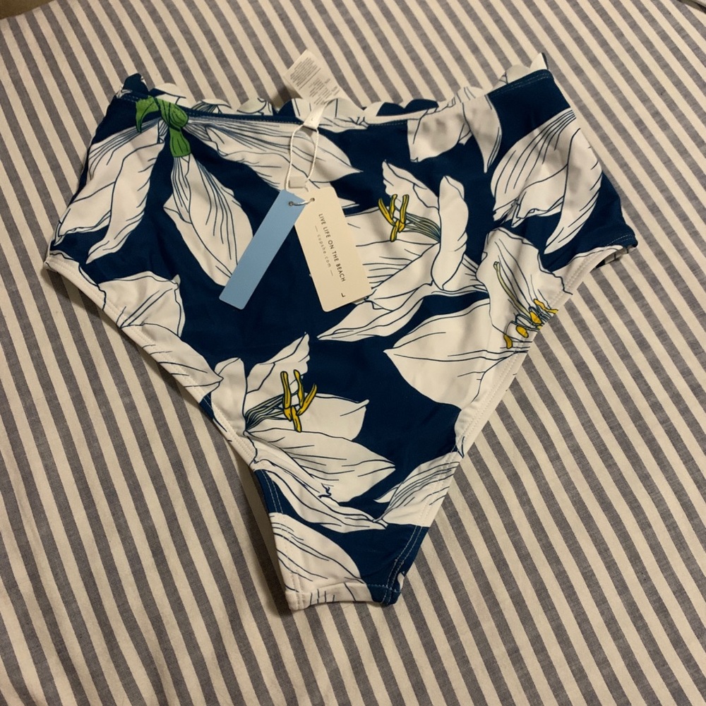 **NWT** CUPSHE High Rose Floral Bikini Bottoms L